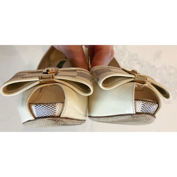 LOUIS VUITTON LV Ivory Damier Azul Valentine 
Check Bow Patent & Canvas Pumps 37 - Picture 14 of 16